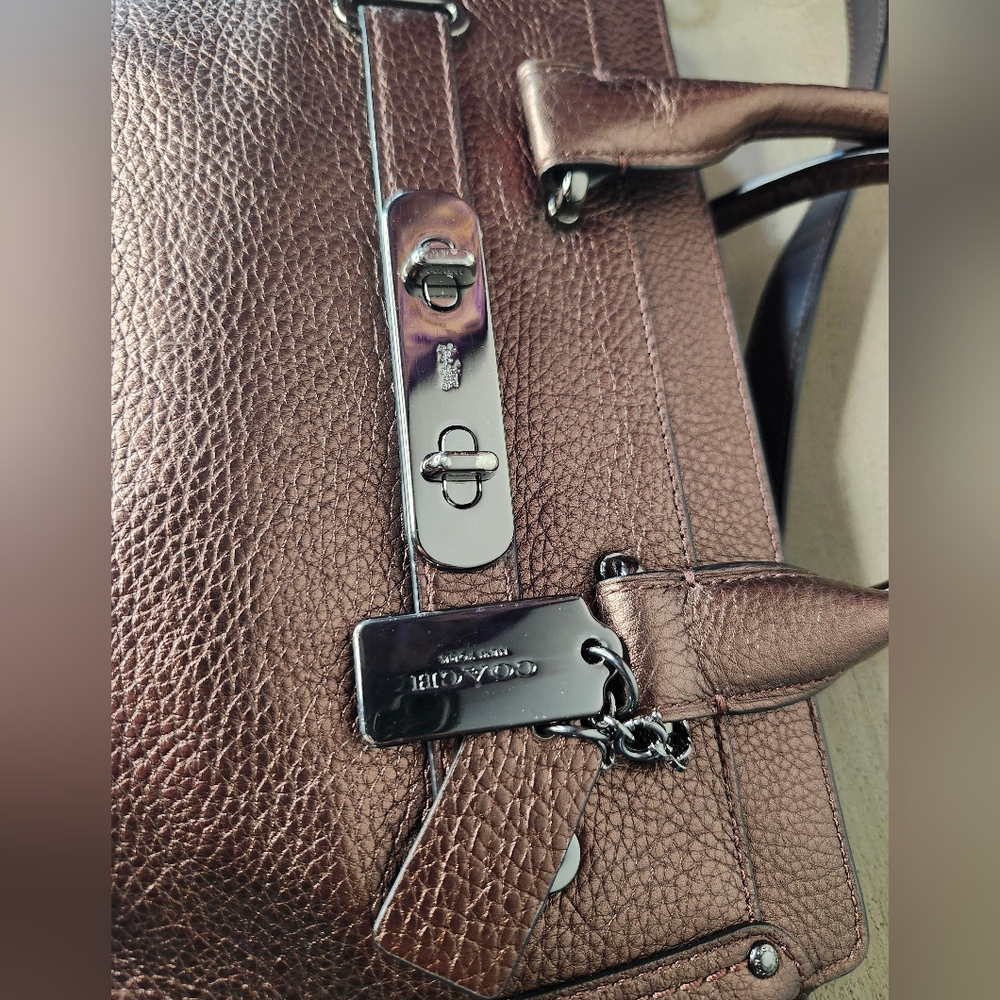 Coach Swagger In Bronze Like New - Picture 6 of 10